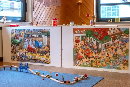 Quelle: Roger Schäfer Holzeisenbahn im Spielebereich