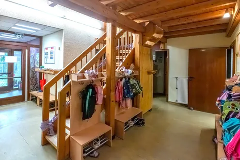 Quelle: Roger Schäfer Treppenhaus mit Garderobe