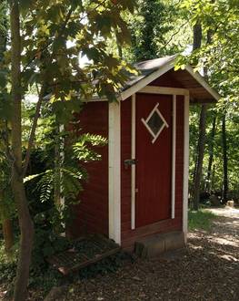 Toilettenhäuschen im Kindergarten Hohensachsen